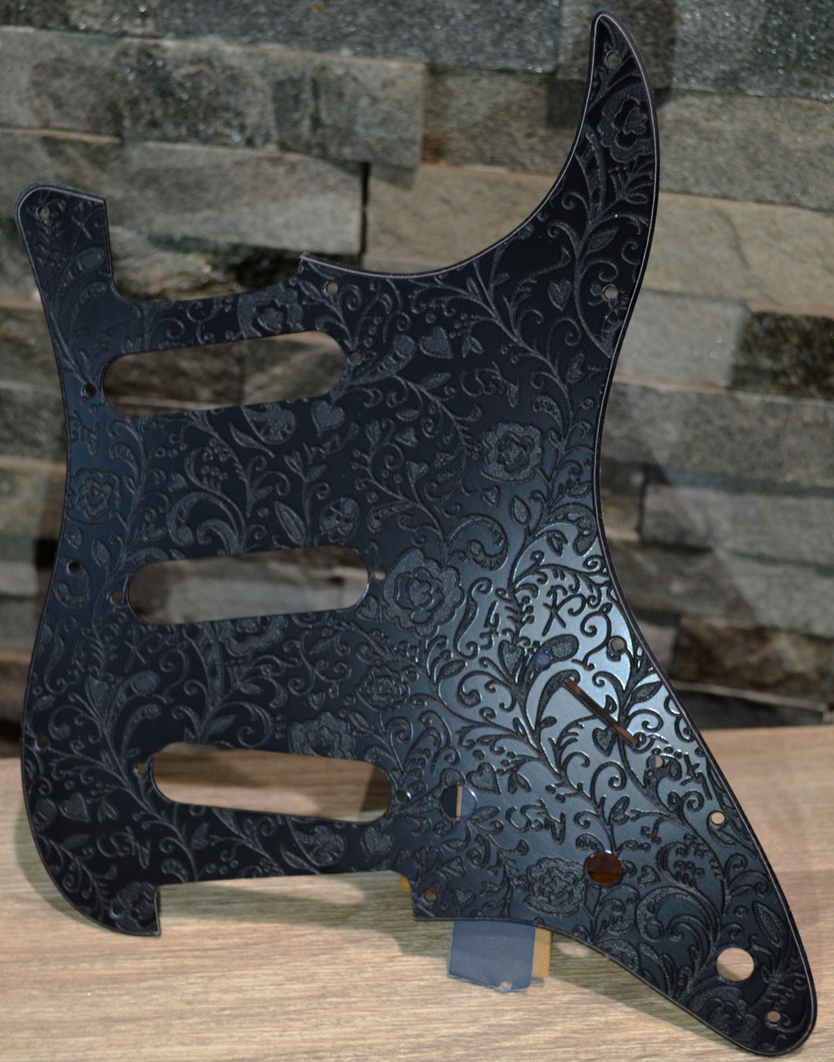 Black Engraved Floral‑Vine Stratocaster Pickguard — Jimi Hendrix Monterey‑Inspired -USA - SSS, HSS, HxH (Copy)