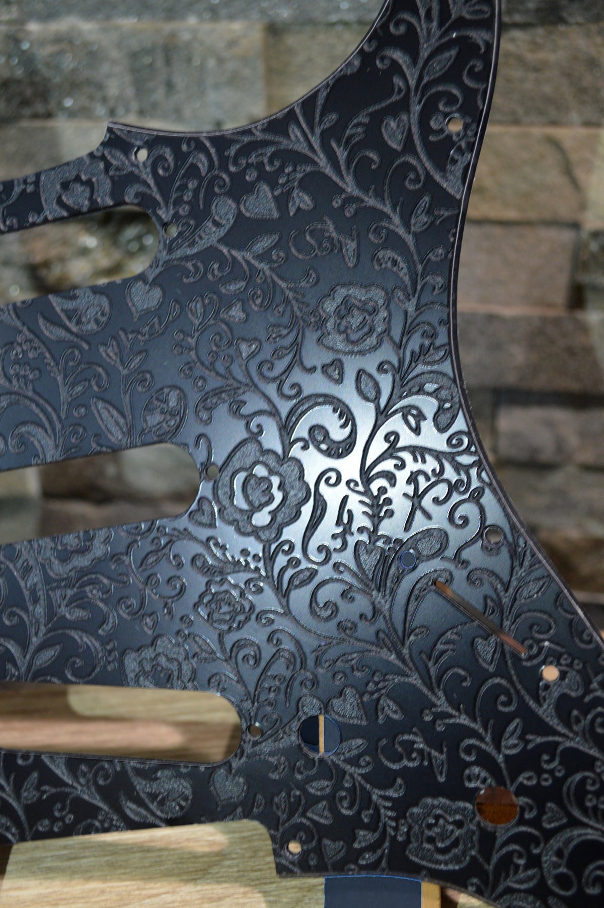 Black Engraved Floral‑Vine Stratocaster Pickguard — Jimi Hendrix Monterey‑Inspired -USA - SSS, HSS, HxH (Copy)